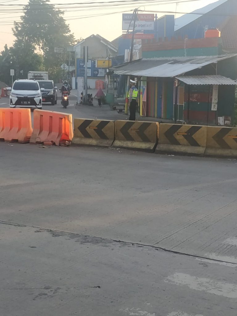 Guna mewujudkan Kamseltibcar lantas dan mengantisipasi terjadinya Laka Lantas, Unit Lantas Polsek Cipocok Jaya Polres Serang Kota Polda Banten