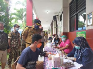 Vaksinasi massal dosis pertama