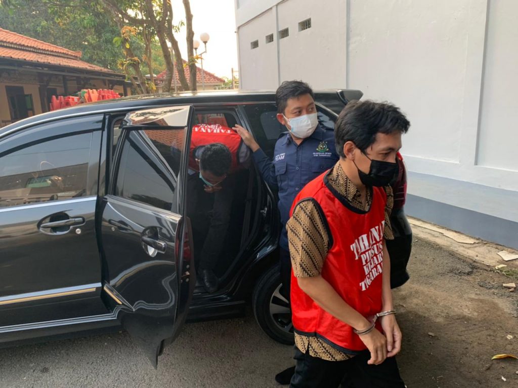 penyimpangan bantuan sosial