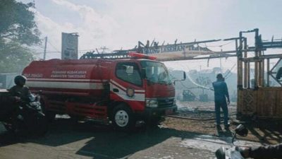 Kebakaran di Saung Makan Teh Nina