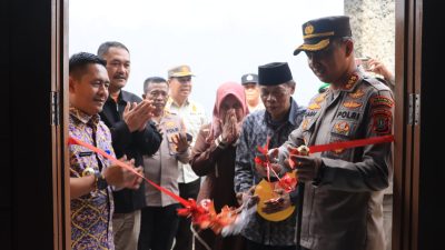 Menyerahkan kunci