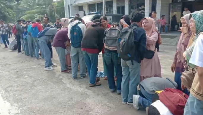 Belasan pelajar