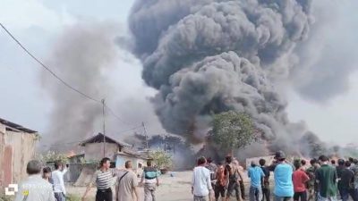 Lapak limbah penyulingan tinner di desa dukuh terbakar hebat