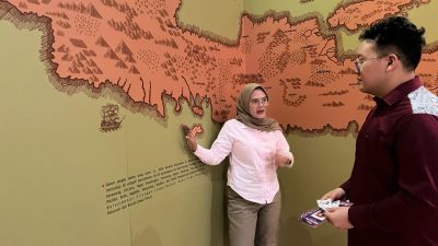 Abraham Garuda Laksono mengunjungi Museum Multatuli untuk merawat amanat Bung Karno dan menginspirasi generasi muda tentang sejarah.