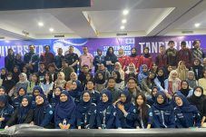 Semistik 2025 UMT membahas masa depan jurnalisme di era AI, mengeksplorasi tantangan dan peluang bagi wartawan di industri media.