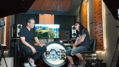 Dengarkan podcast The Rock Campus bersama Ezra Simanjuntak dan Pay Burman, menyajikan cerita inspiratif dan nostalgia musik rock Indonesia.