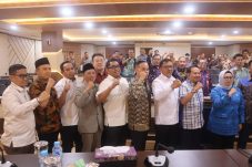 Abraham Garuda Laksono minta Pemkab Tangerang tambah SMP Negeri di Kelapa Dua dan perbaiki pagar SDN Medang 1 yang rusak.