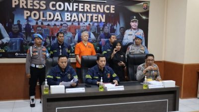 Polda Banten tangkap paksa Charlie Chandra terkait kasus pemalsuan dokumen tanah 8,7 hektare di PIK 2, setelah mangkir panggilan.