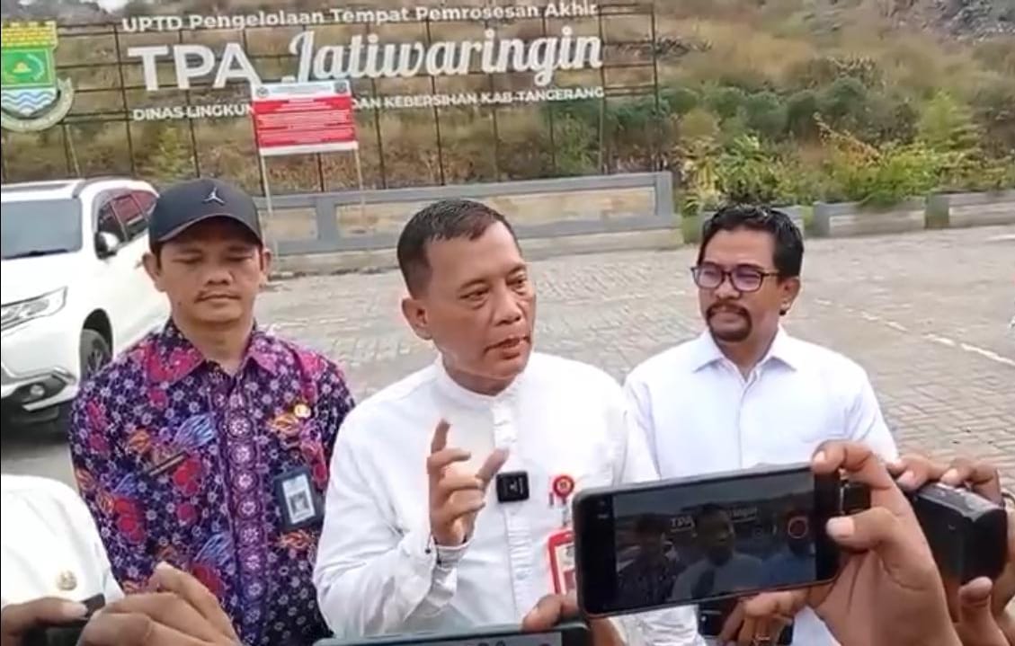 Transformasi TPA Jati Waringin dari open dumping ke sistem sanitasi ramah lingkungan oleh Pemkab Tangerang demi lingkungan bersih.