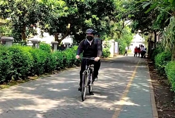 Abraham Garuda Laksono dorong gaya hidup sehat dan pengawasan SPMB 2025 saat kunjungan ke SMKN 7 Kabupaten Tangerang.