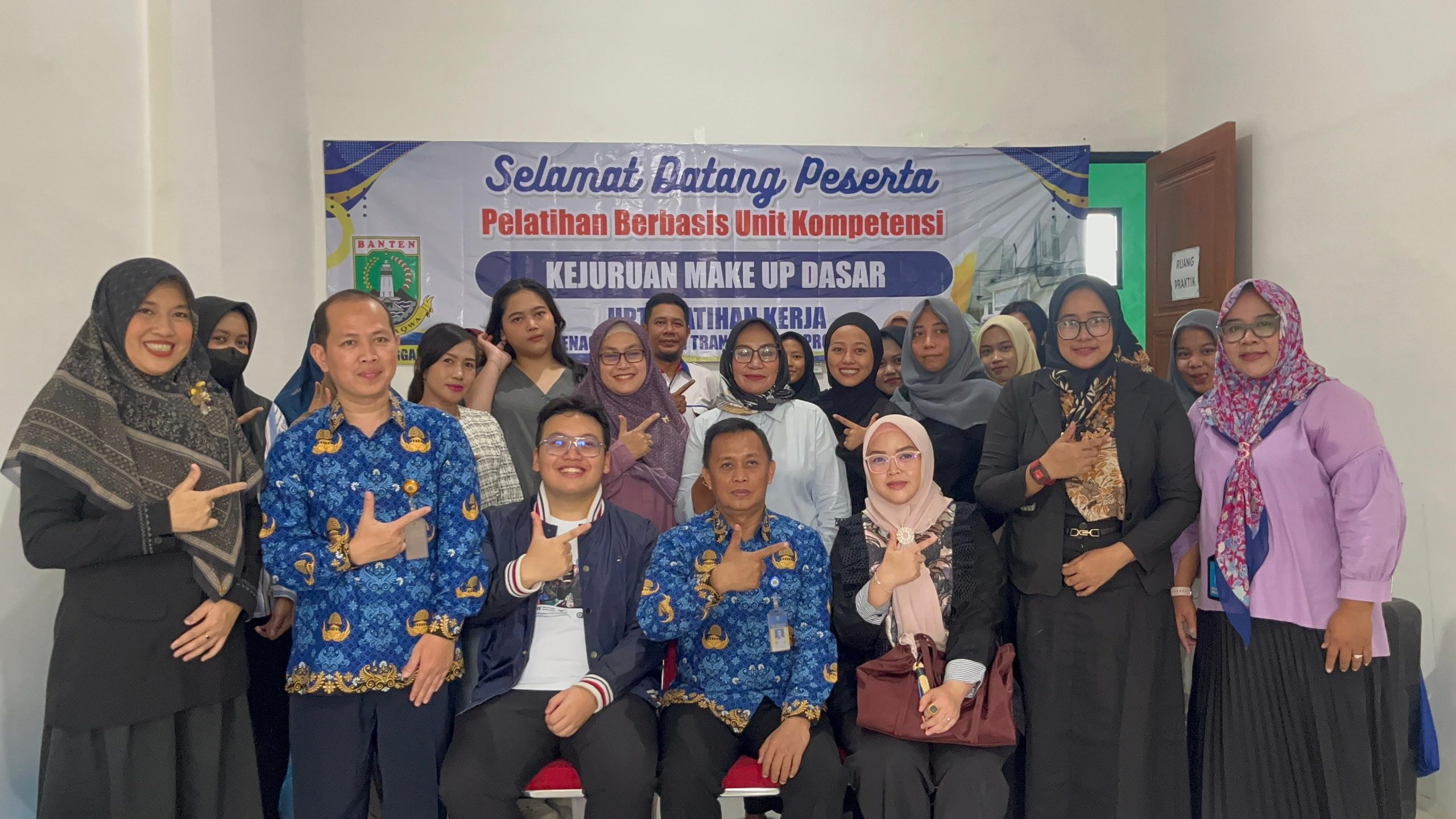 Abraham Garuda Laksono gelar pelatihan kecantikan untuk tingkatkan keterampilan dan kemandirian ekonomi kaum hawa di Banten.