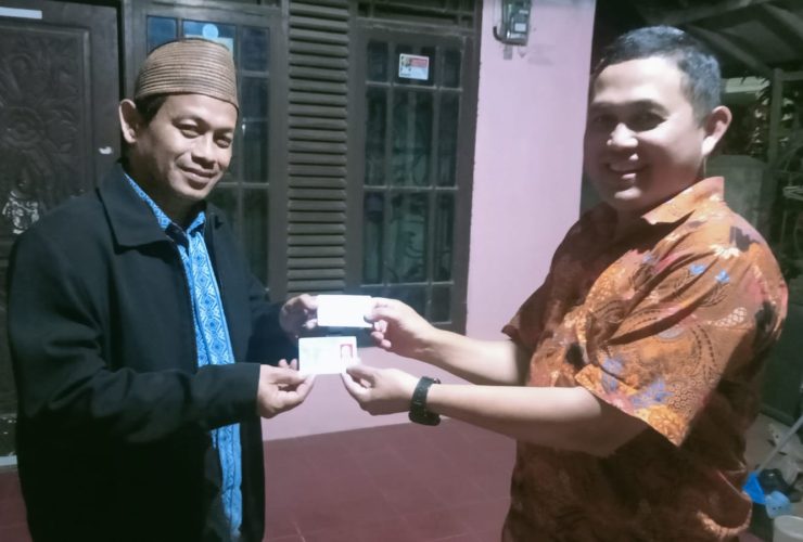 Pelayanan Adminduk di Kecamatan Kresek semakin mudah dan cepat! Warga sumringah dengan layanan KK, KTP, akta kelahiran, dan dokumen kependudukan lainnya