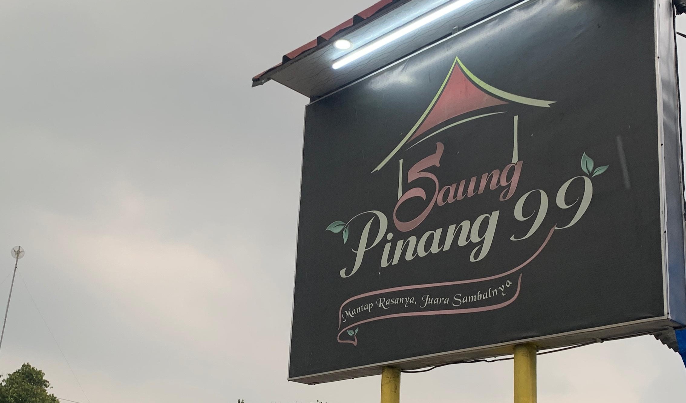 Saung Pinang 99 Tigaraksa: Rumah makan keluarga dengan menu lezat, harga terjangkau, dan fasilitas lengkap untuk pengalaman bersantap menyenangkan!