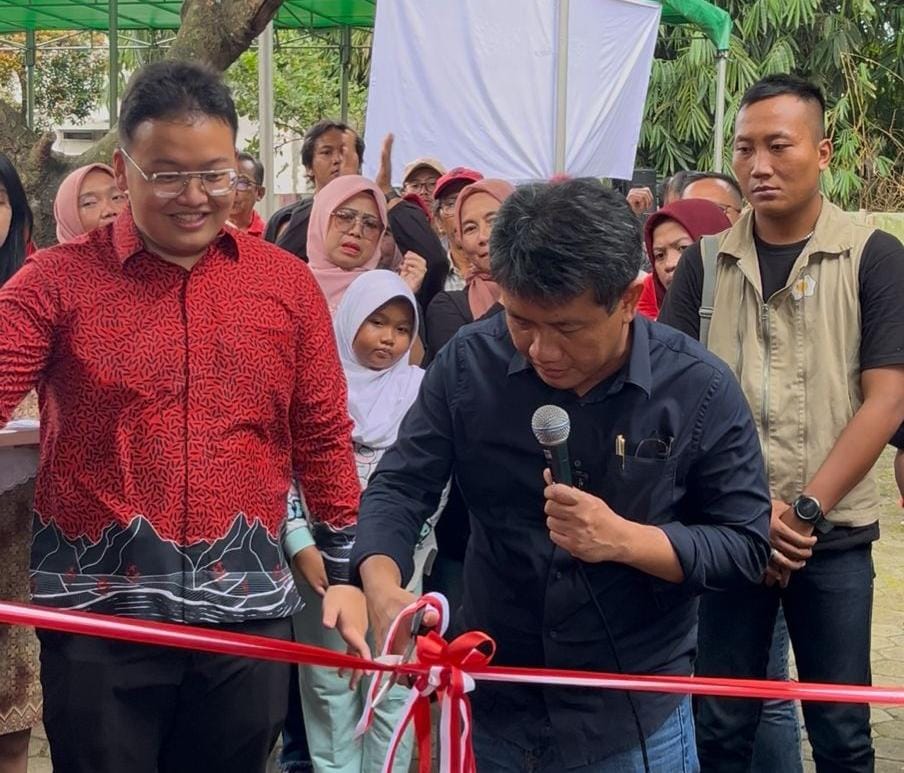 Wujudkan masyarakat sehat & pintar! Program Sahabat Sehat Pintar oleh Abraham Garuda Laksono & Bonnie Triyana hadirkan perpustakaan keliling