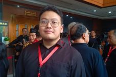 Abraham Garuda sumringah setelah Hasto Kristiyanto dapat amnesti dari Presiden Prabowo, buktikan keyakinan PDIP akan keadilan.