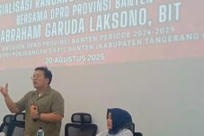 Abraham Garuda Laksono bahas Raperda dan Jaminan Sosial Ketenagakerjaan untuk kesejahteraan pekerja dalam sosialisasi di Tangerang.