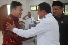Abraham Garuda Laksono dorong Pemkab Tangerang perbaiki pengelolaan sampah dan sinkronisasi data bansos demi pelayanan lebih baik.