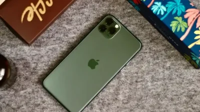 Service Apple device profesional adalah investasi penting untuk menjaga performa, keamanan, dan umur iPhone, iPad, MacBook, dan Apple Watch