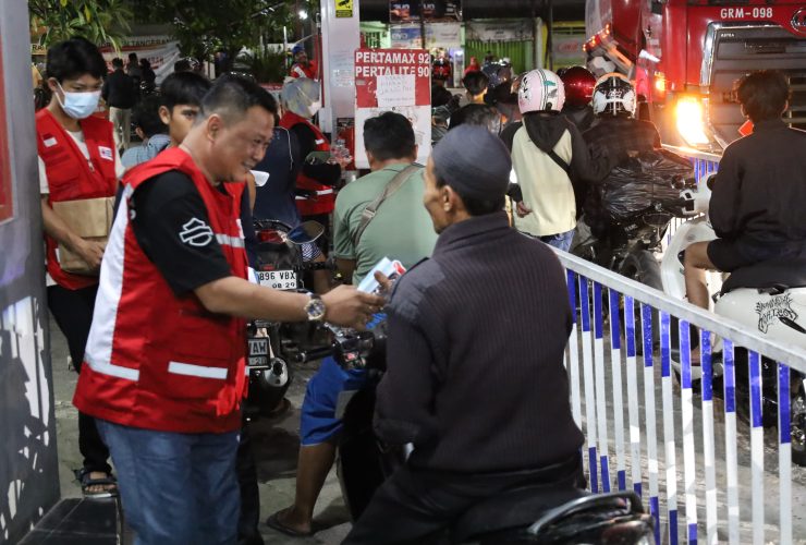 Deden Umardani pantau Posko PMI Cikupa, ungkap air minum dan cek tensi jadi kebutuhan utama pemudik di jalur mudik Lebaran 2026.