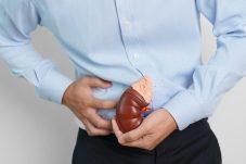 Kanker ginjal sering tanpa gejala awal. Kenali tanda, faktor risiko, dan pentingnya deteksi dini untuk meningkatkan peluang sembuh.