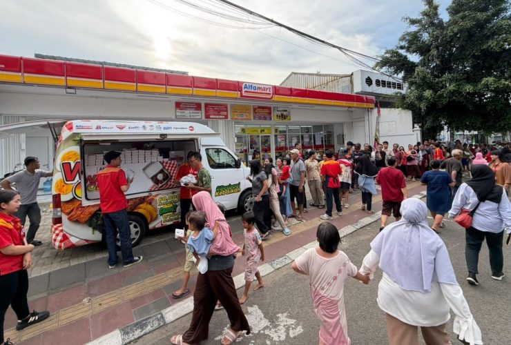 Warteg Gratis Alfamart 2026 bagikan 60.000 paket buka puasa di 34 kota, sekaligus berdayakan 102 UMKM warteg selama Ramadan.
