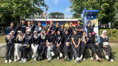 Antusias mahasiswa PPKn UPGRIS ikuti Sehat Bersama di CFD Simpang Lima Semarang untuk jaga kebugaran dan pererat kebersamaan.