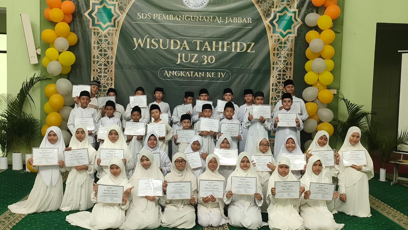 SDS Pembangunan Al Jabbar menggelar Wisuda Tahfidz Juz 30 Angkatan IV di Tangerang sebagai apresiasi bagi siswa penghafal Al-Qur'an.