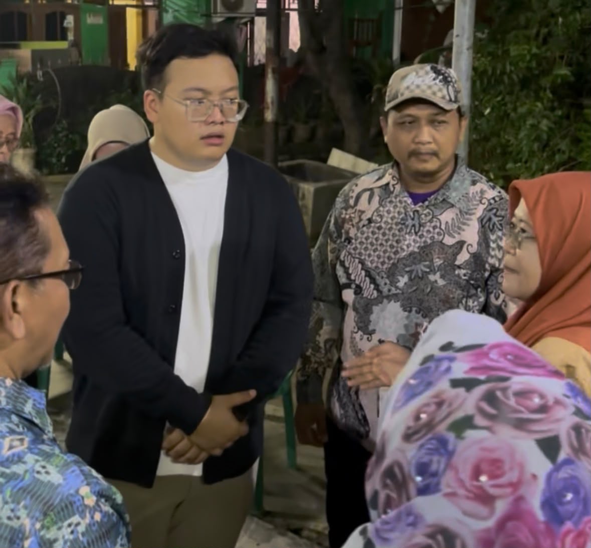 Guru Kabupaten Tangerang menyampaikan aspirasi kepada Abraham Garuda Laksono yang siap mengawal hingga menjadi kebijakan pemerintah.