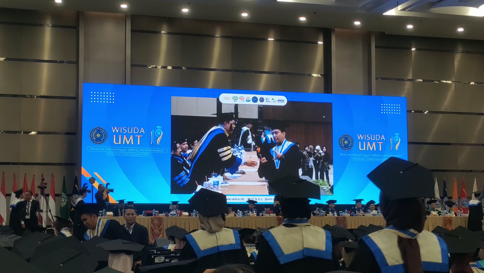 Rektor UMT berpesan kepada 3.038 wisudawan agar terus mengasah kompetensi, menjaga integritas, dan siap menghadapi tantangan dunia kerja.