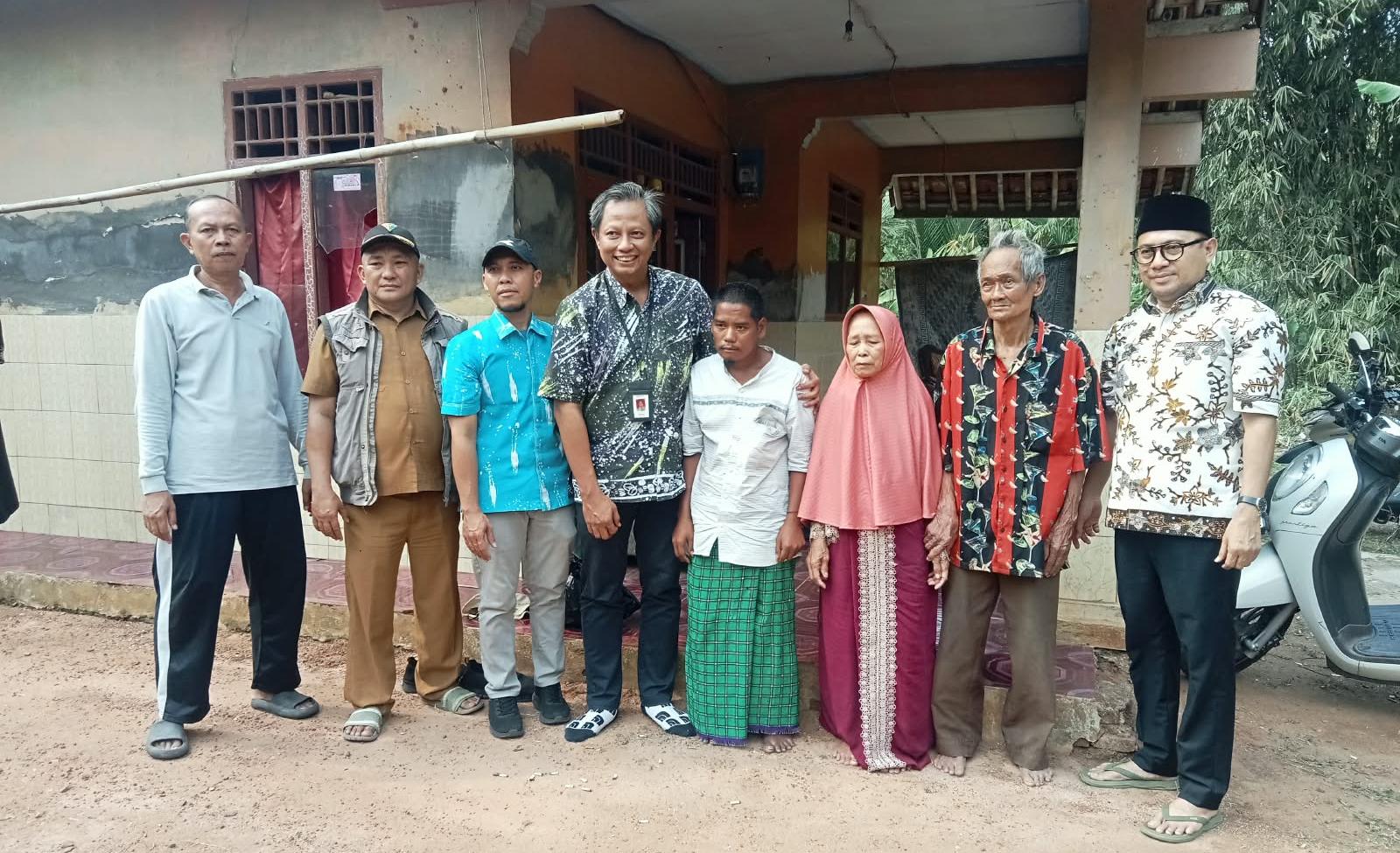 Kemensos hadir mendampingi keluarga rentan di Cisoka. Penanganan salah satu anggota keluarga berlanjut ke RSJ Grogol untuk rehabilitasi.