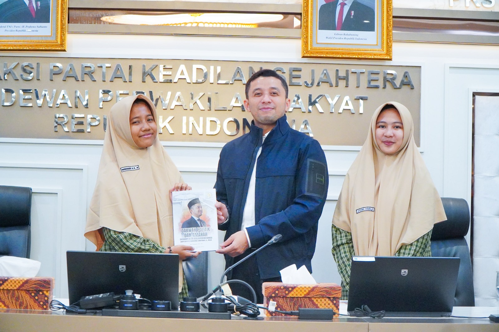 Habib Idrus memotivasi siswa SMA IT Darul Quran menjadi generasi berilmu, berintegritas, menjaga hafalan Al-Qur’an, dan peduli masyarakat.